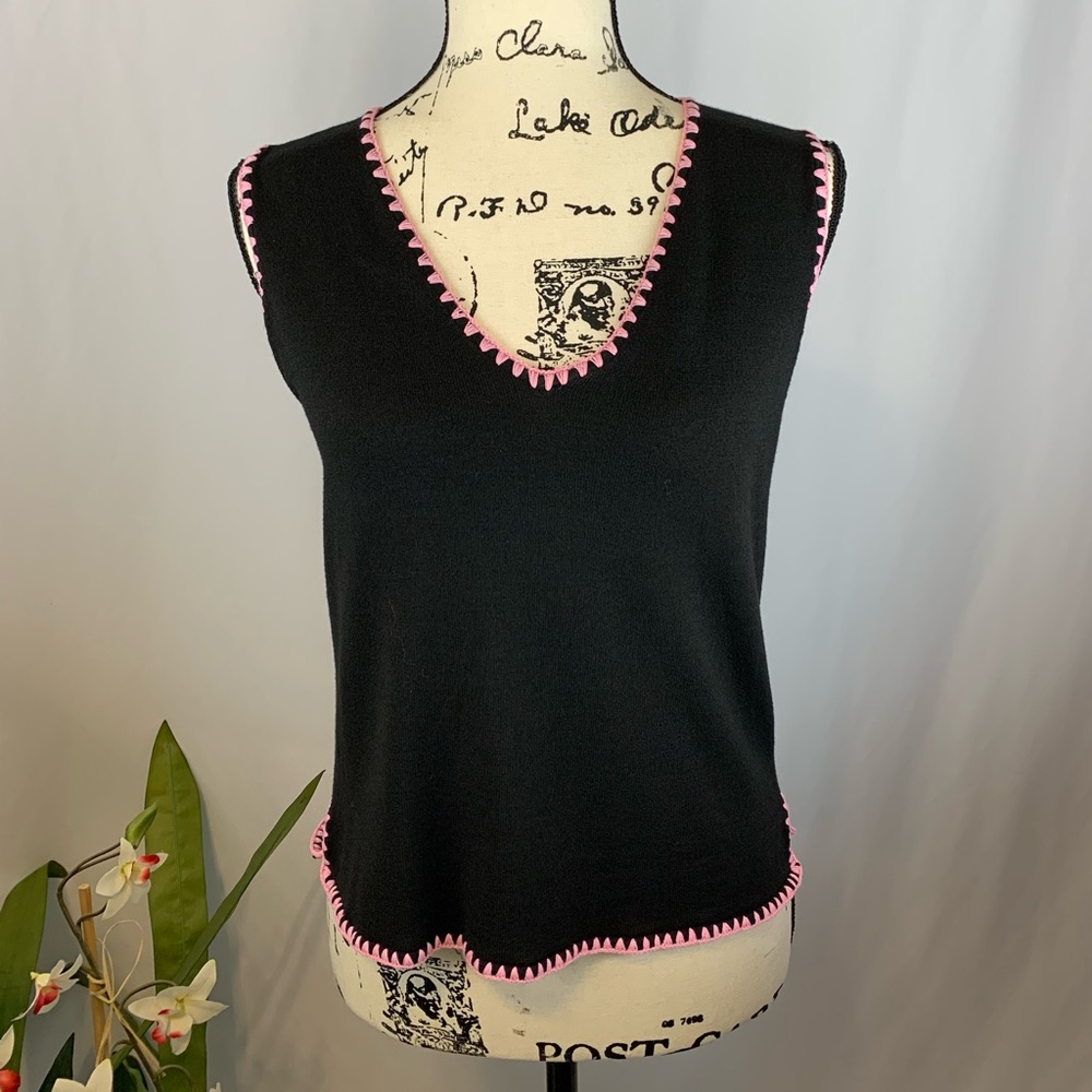 Oscar de la Renta Sleeveless Embroidered Black Sweater